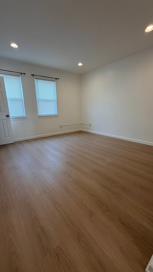 1733 Gales Pl NE Unit 1