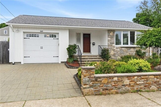 Photo - 160 Fort St