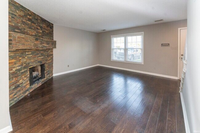 Photo - 107 Olde Newburgh Dr