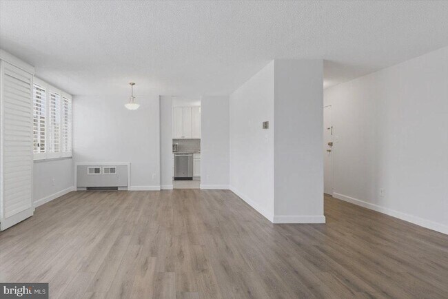 Building Photo - 1301 S Arlington Ridge Rd Unit 308