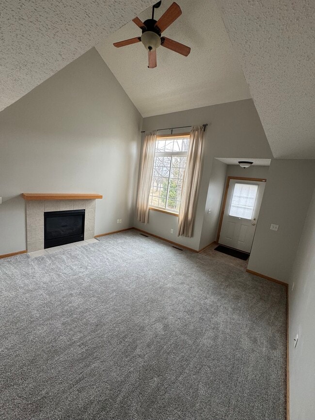 Building Photo - 2444 Yellowstone Dr