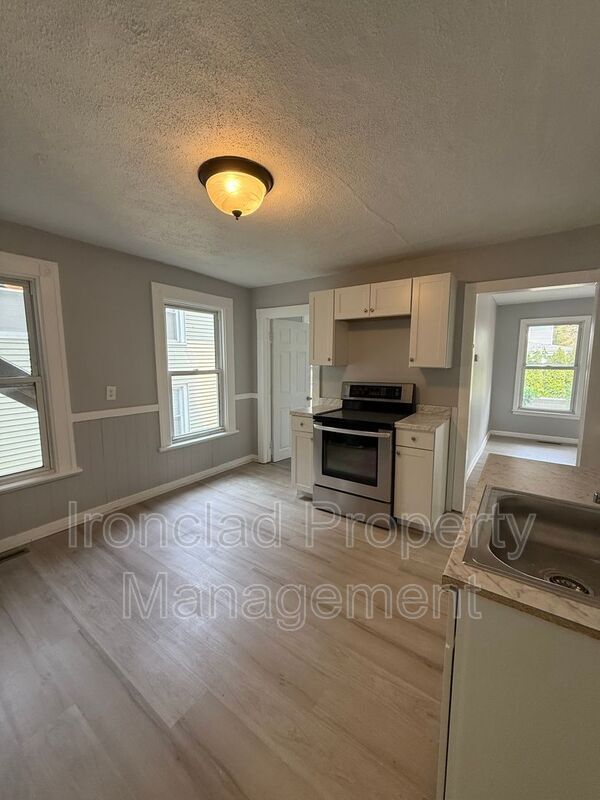Building Photo - 166 Foster St Unit Floor 1 Rental