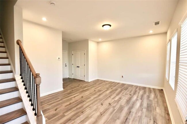 Photo - 809 Cameron Trl