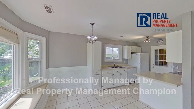 Photo - Charming Ranch Style Home with Spacious Fenced Yard