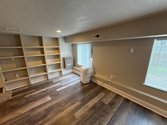 Photo - 696 Eisenhower Ct NW