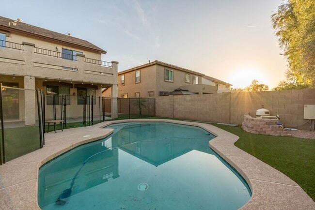 Photo - 1546 E Nightingale Ln