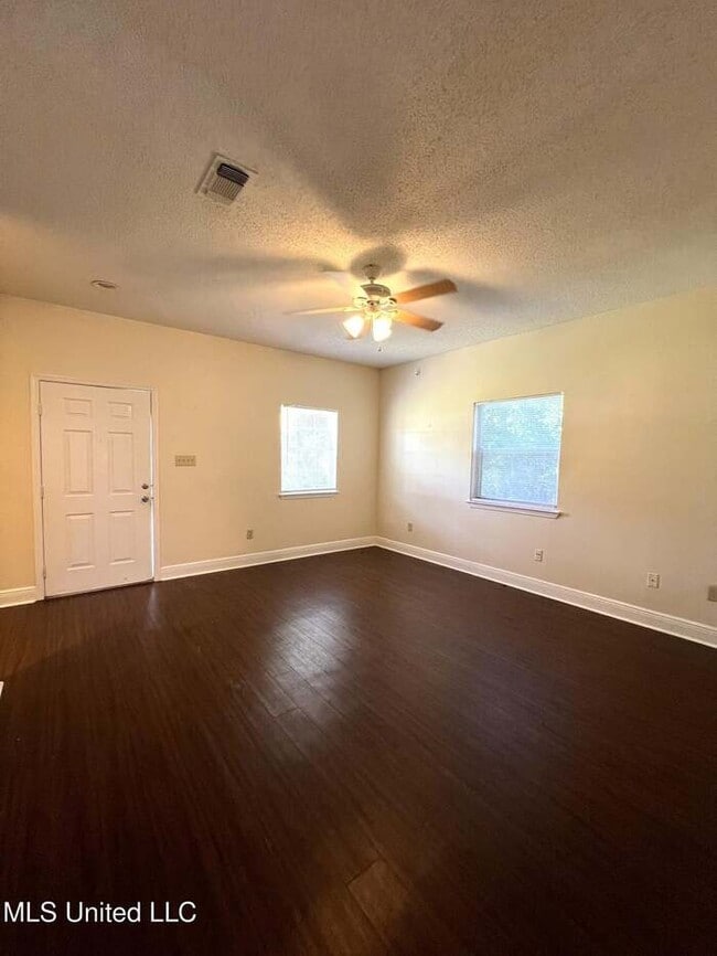 Photo - 1037 Township Rd