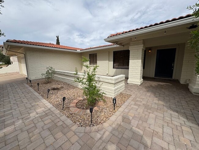 Photo - Modern Living Meets Outdoor Luxury in North Phoenix