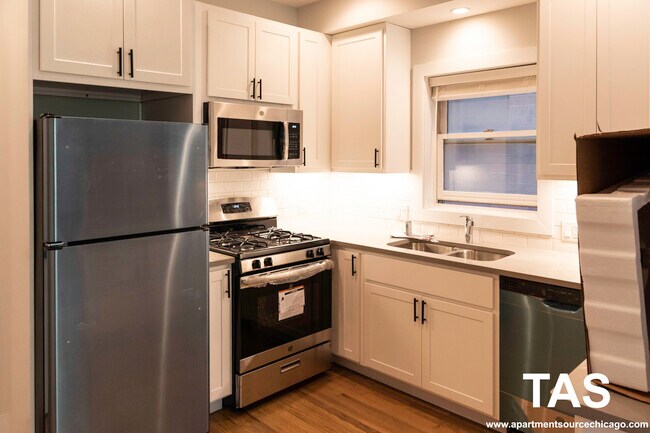 Photo - 2320 N Southport Ave Unit 2