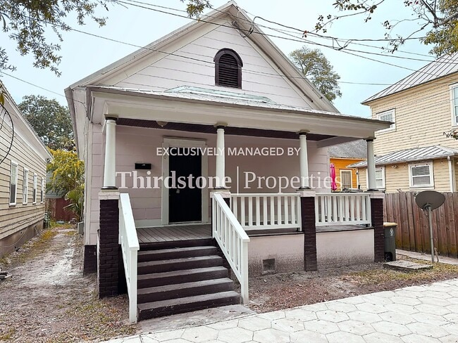 Photo - 210 E 9th St