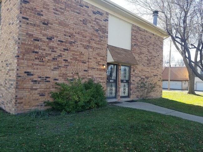 Building Photo - 3600 Hawthorne Dr