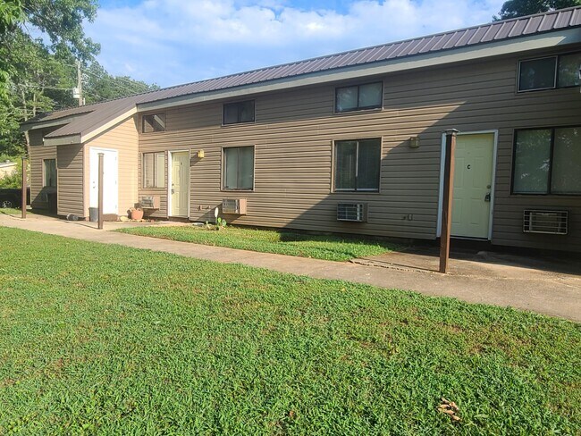 Building Photo - 3700 Squaw Valley Dr SW Unit A