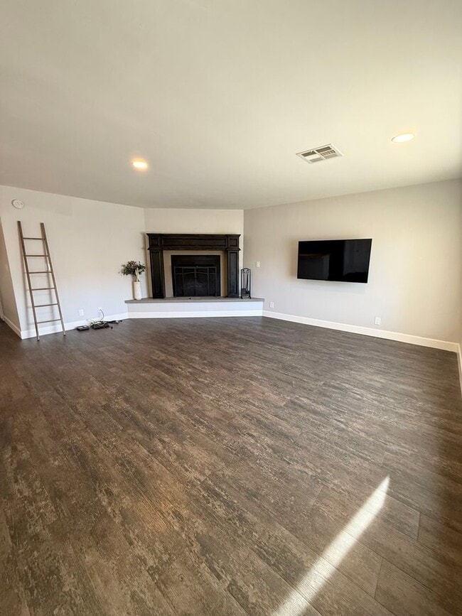 Photo - Beautiful 3 Bedroom 2 Bath Single Family Home AVAILABLE NOW!!