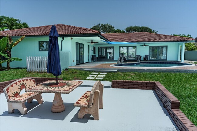 Photo - 3080 NE 43rd St