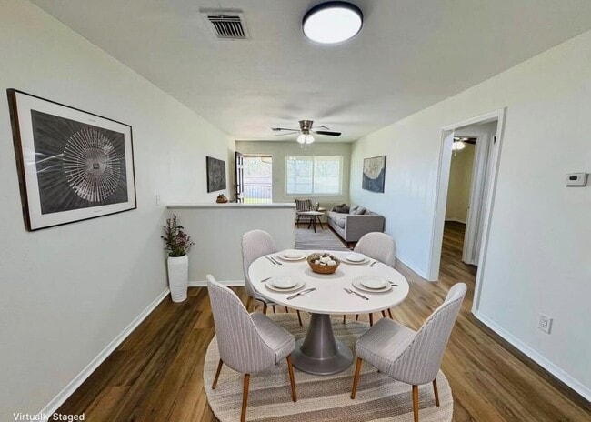 Photo - 340 N Houston Unidad 7