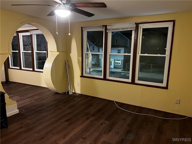 Photo - 1981 Niagara St