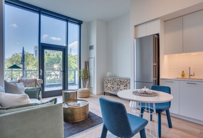 Photo - 855 W Madison St