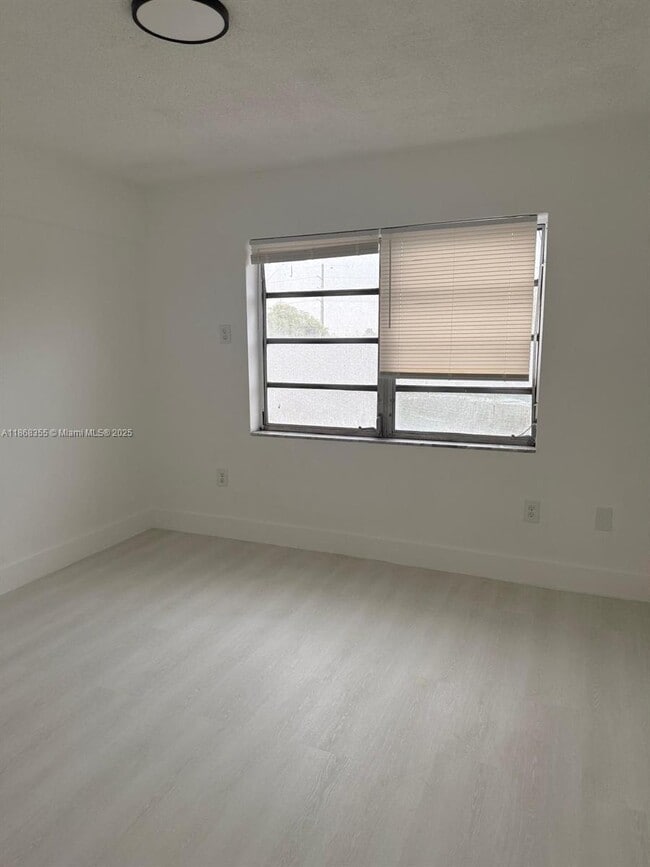 Photo - 1000 W 28th St Unit 15