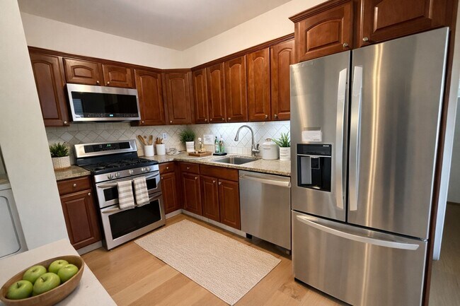 Photo - 608 W Broad St