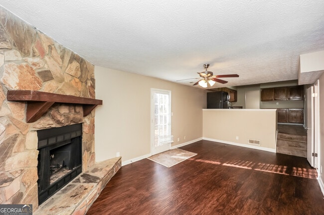 Photo - 284 Independence Dr