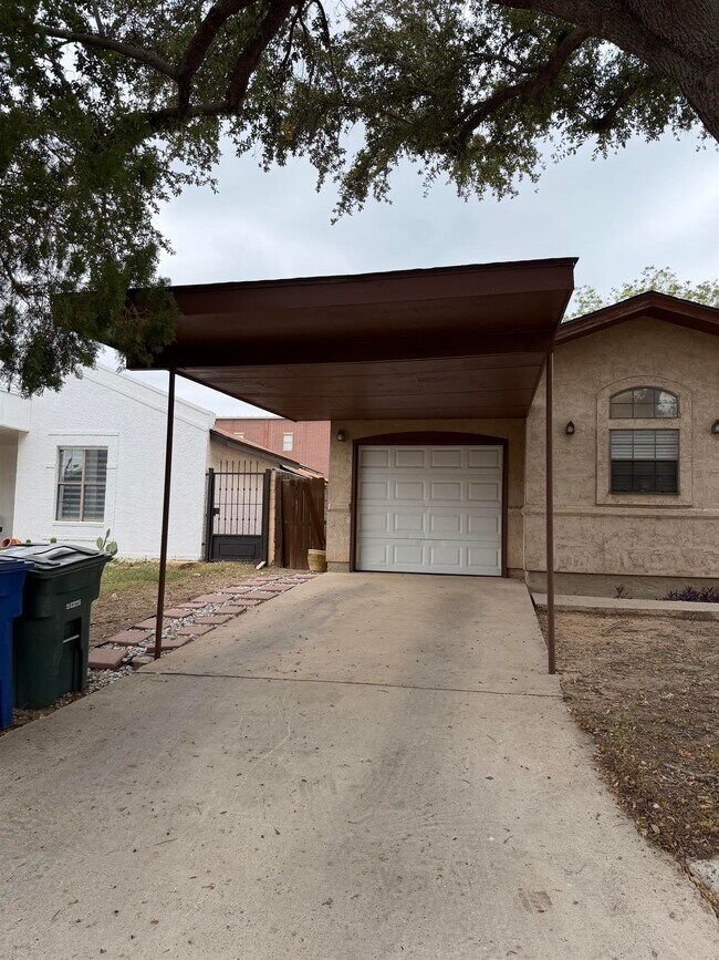 Photo - 204 Northpoint Dr