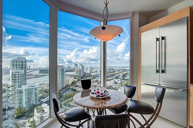 Photo - 2 br, 2.5 bath Condo - 300 S Pointe Dr Apt... Unit Apt 3306