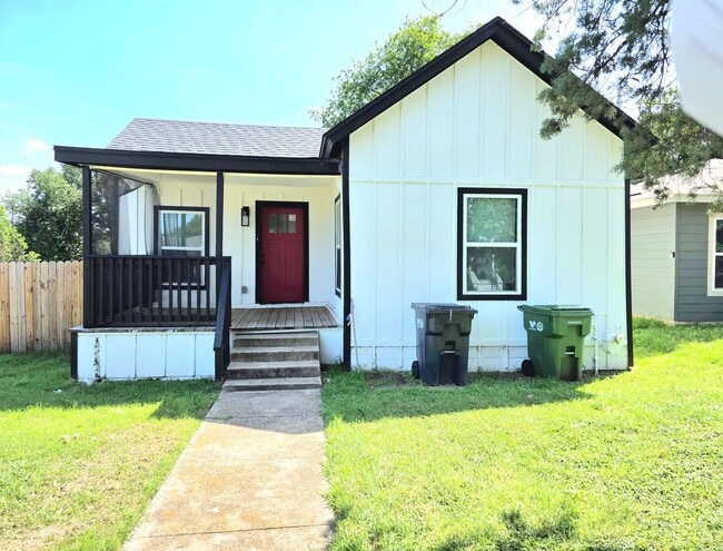 Building Photo - 1308 N 6th St