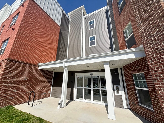 Building Photo - Overlook East