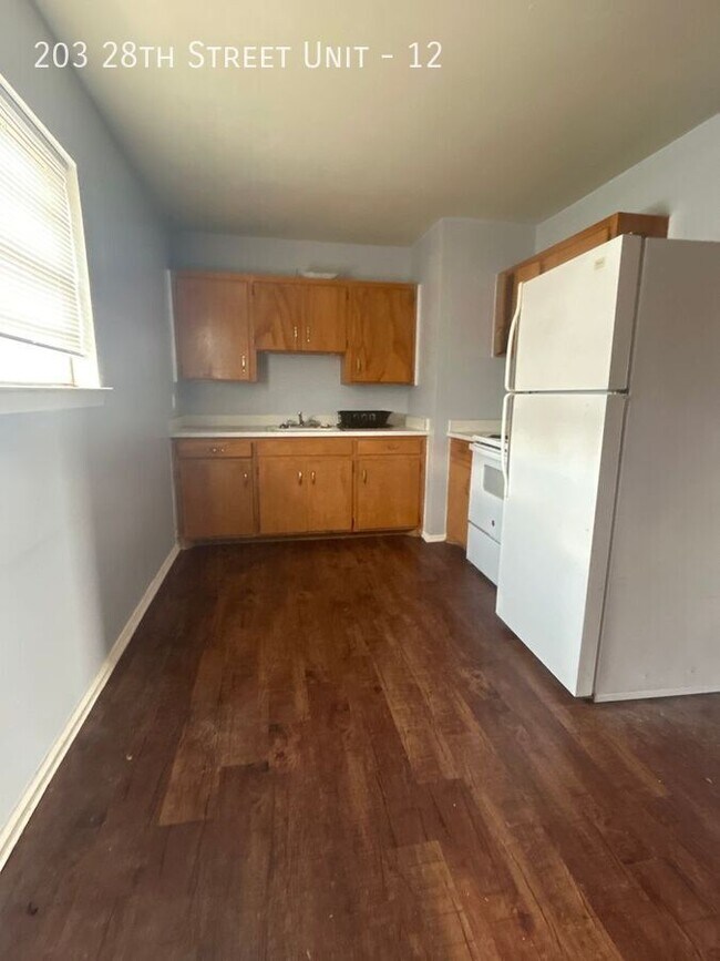 Photo - 203 28th St Unit 12