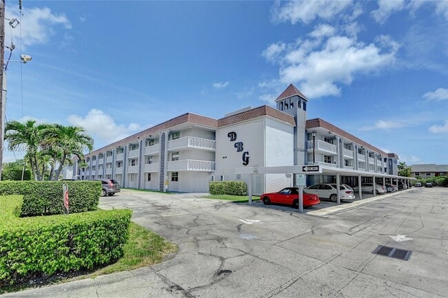 Building Photo - 1040 SE 4th Ave Unit 128