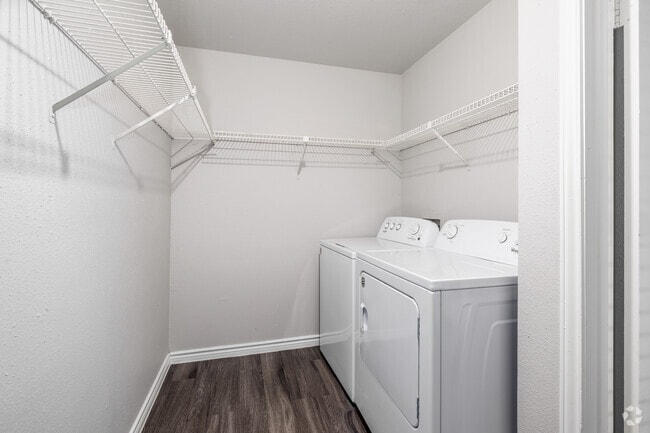 1BR, 1BA - 710SF - Laundry Room and Closet