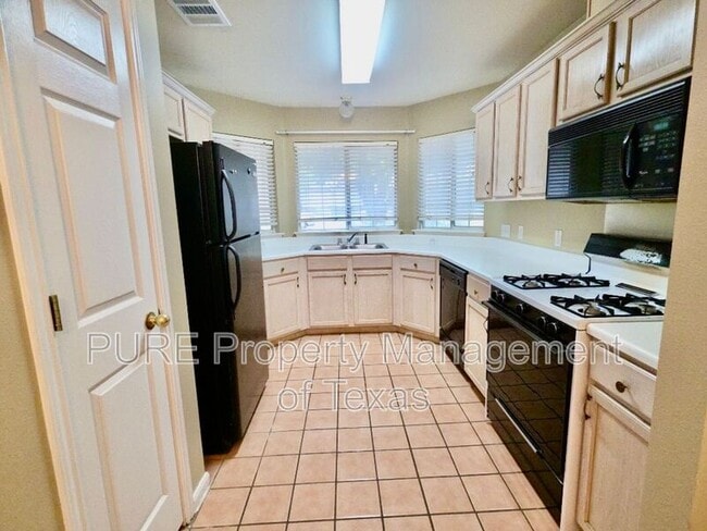 9106 Wellesley Dr