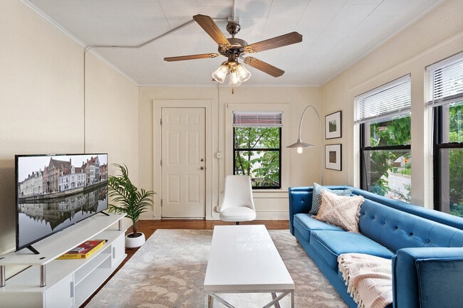 Photo - 122 W Meadow St Unidad FL2-ID1221792P