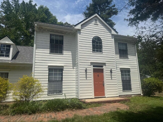 Building Photo - Experience a comfortable 3-bedroom, 3-bathroom single-family house.