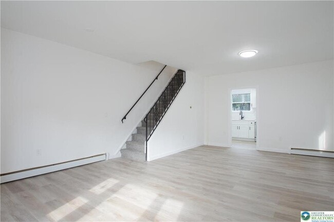 Photo - 541 Jischke St