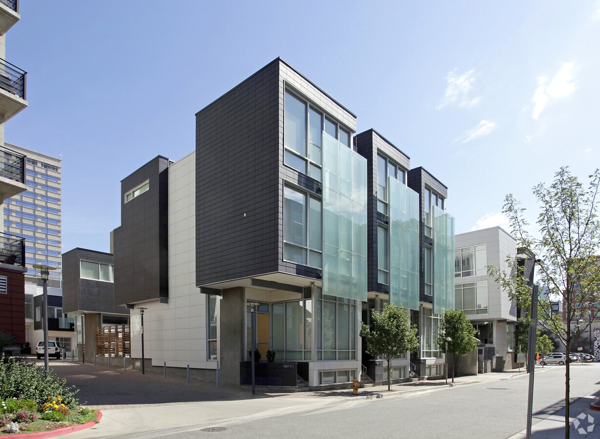 Photo - 1467 Delgany St