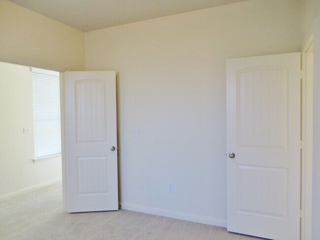 Photo - 3 Bedroom 2.5 Bathroom: Georgetown- Pinnacle Home