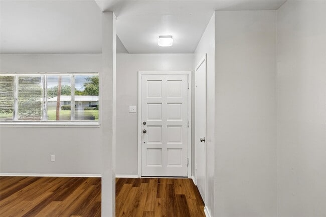 Photo - 1905 Brookview Dr