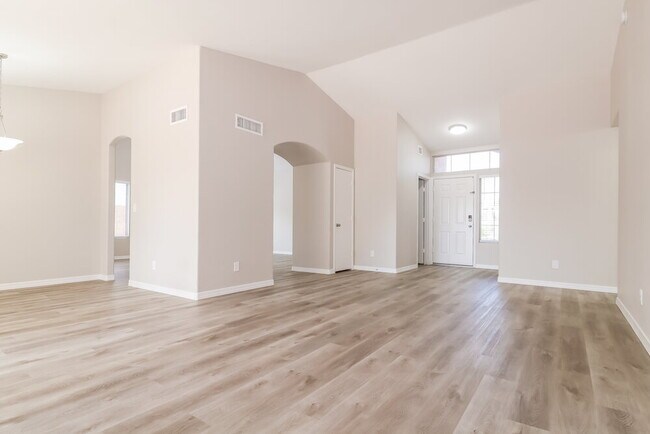 Photo - 5537 N 76th Dr