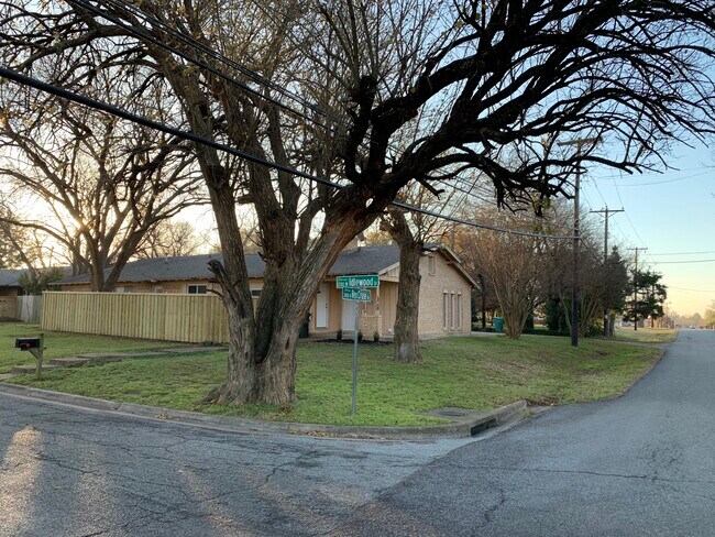 Photo - 1214 Idlewood Dr