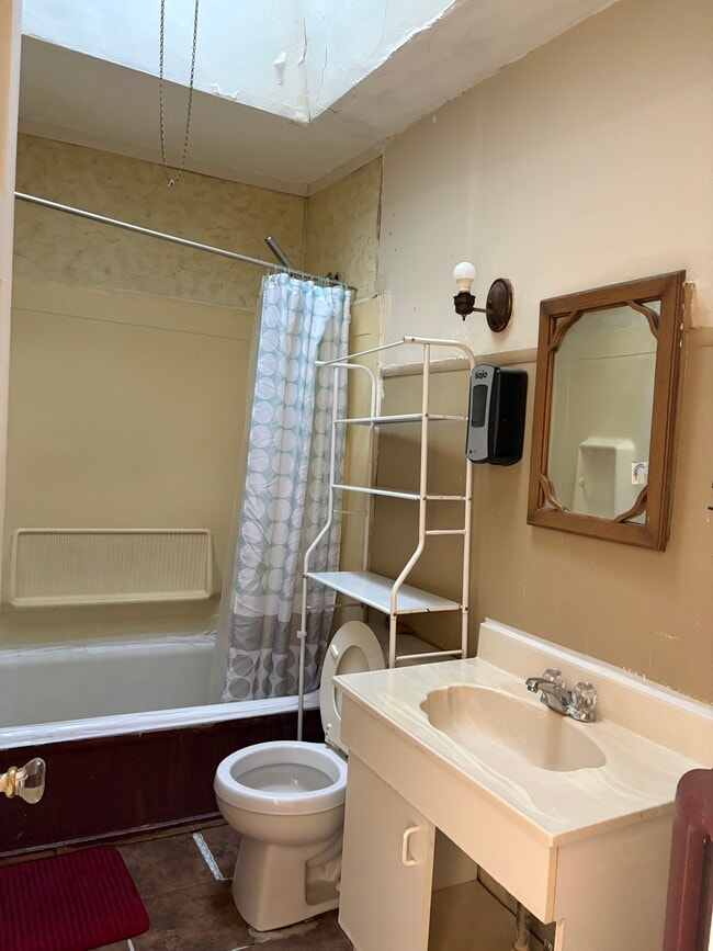 Photo - 7159 Radbourne Rd