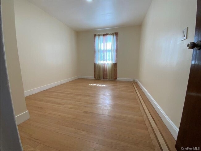 Photo - 1086 Tulip Ave