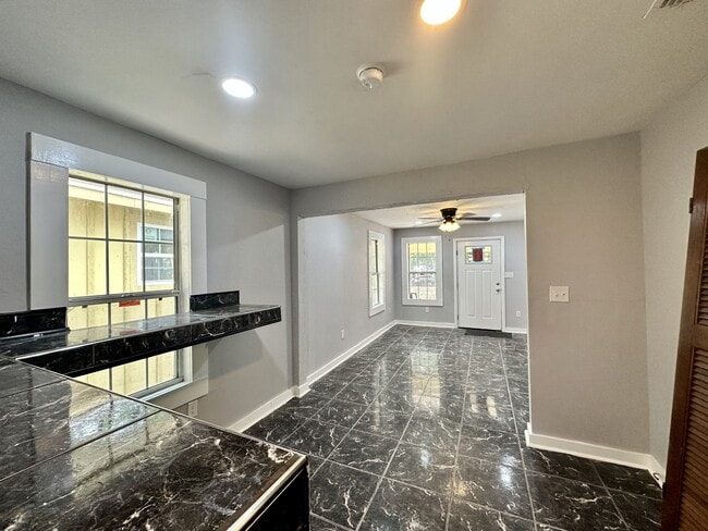 Photo - 3021 Creekwood Ln