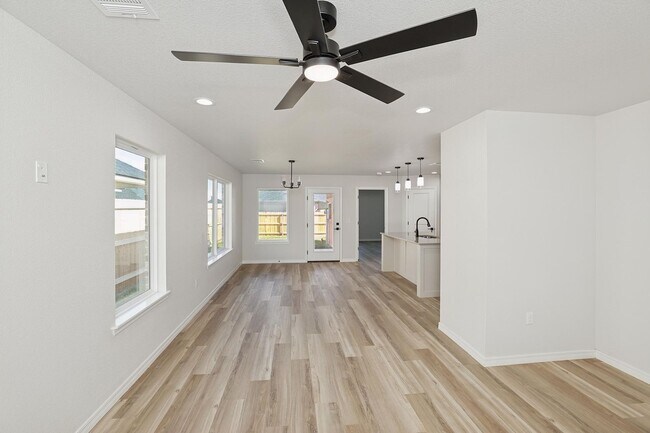 8910 Oakleaf Ct