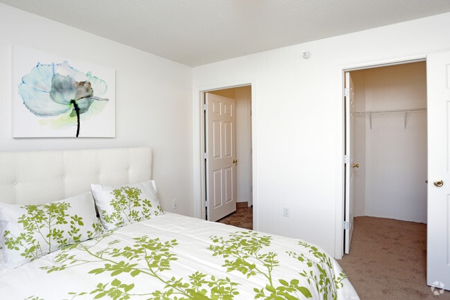 Bedroom - Pine Tree Apartments