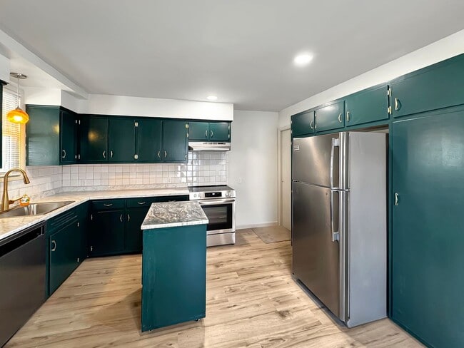 Building Photo - 2636-2638  W. 4th St. Unit 2638