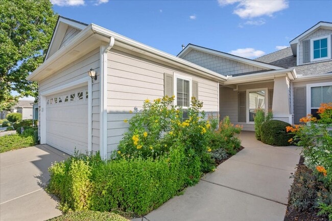 Photo - 141 Dickens Cir