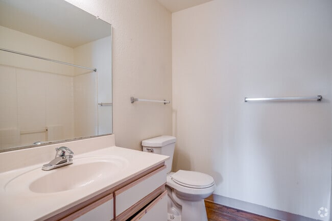 2BR, 2BA - 960SF