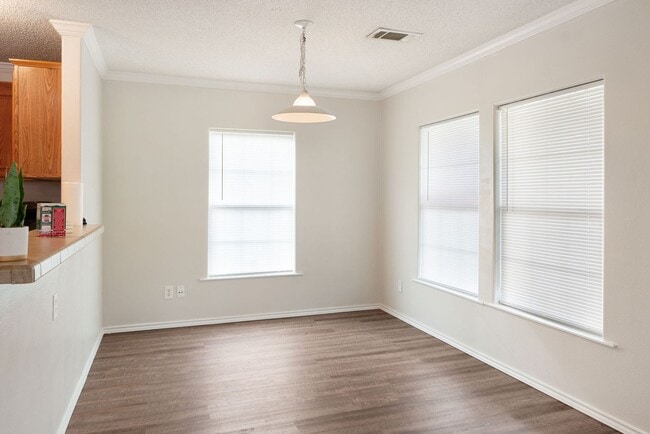 Building Photo - 115 Varsity Dr Unit 115 Varsity  Rm B