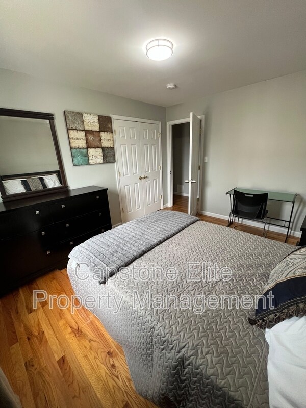 Photo - 255-257-257 New Jersey Railroad Ave Unit 2 - 2 Standard Hallway (East)